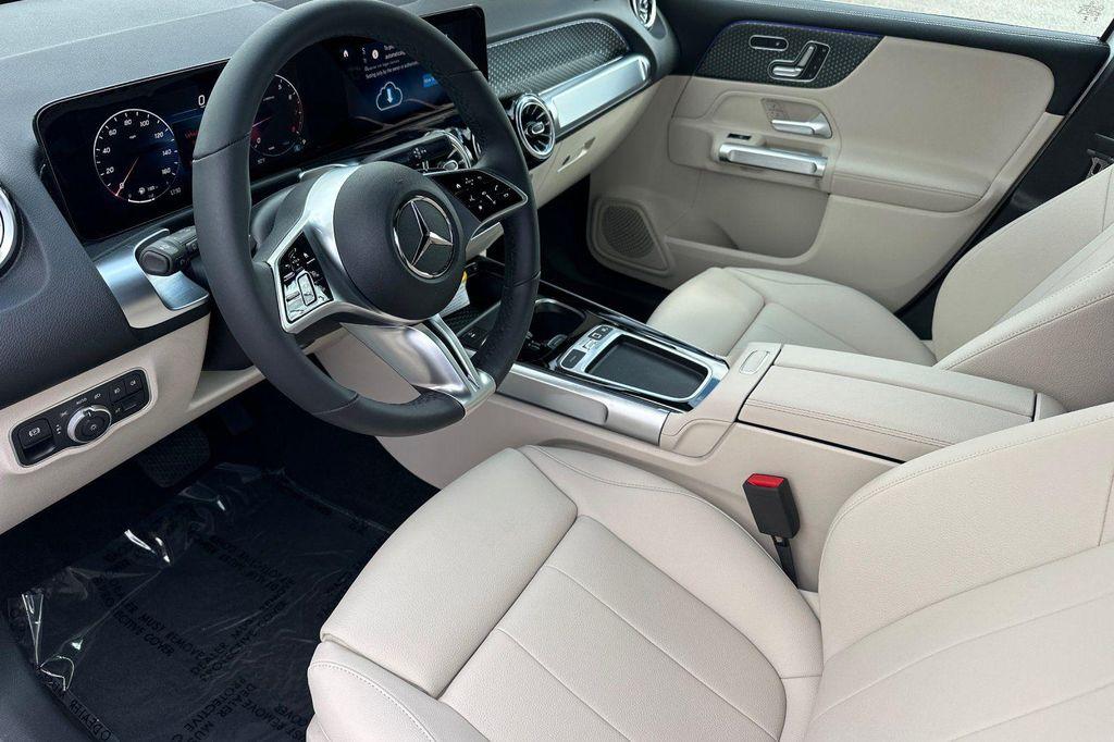 new 2025 Mercedes-Benz GLB 250 car, priced at $40,073