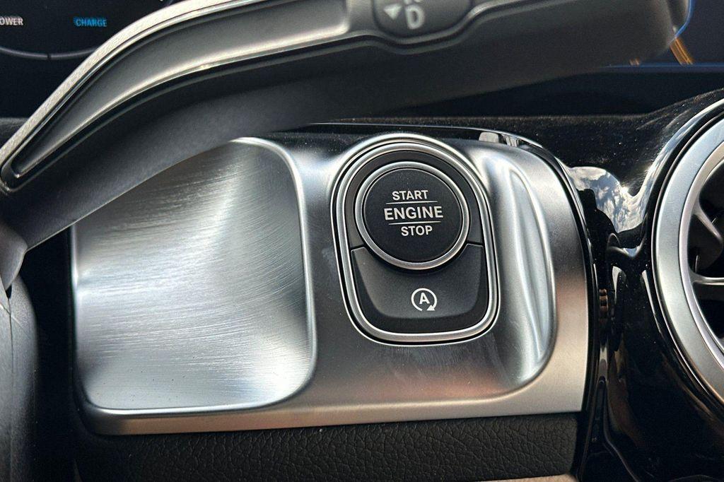 new 2025 Mercedes-Benz GLB 250 car, priced at $40,073
