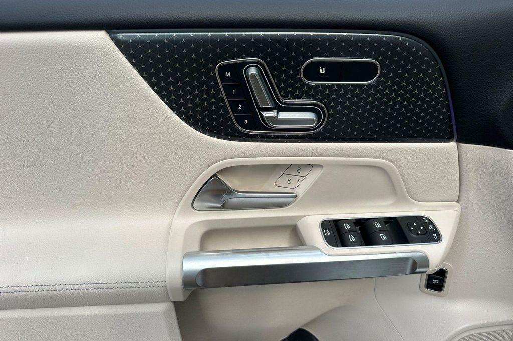 new 2025 Mercedes-Benz GLB 250 car, priced at $41,016