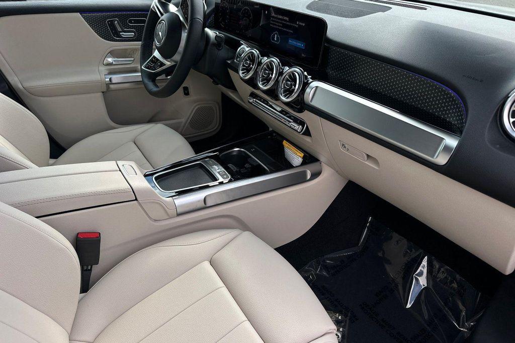 new 2025 Mercedes-Benz GLB 250 car, priced at $40,073