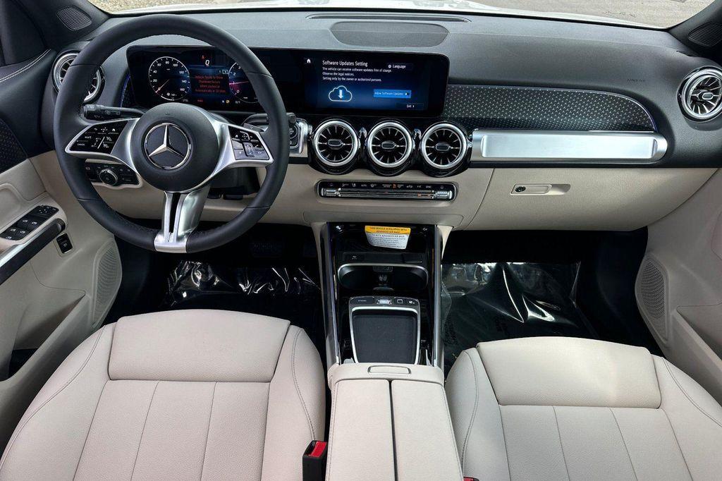 new 2025 Mercedes-Benz GLB 250 car, priced at $40,073