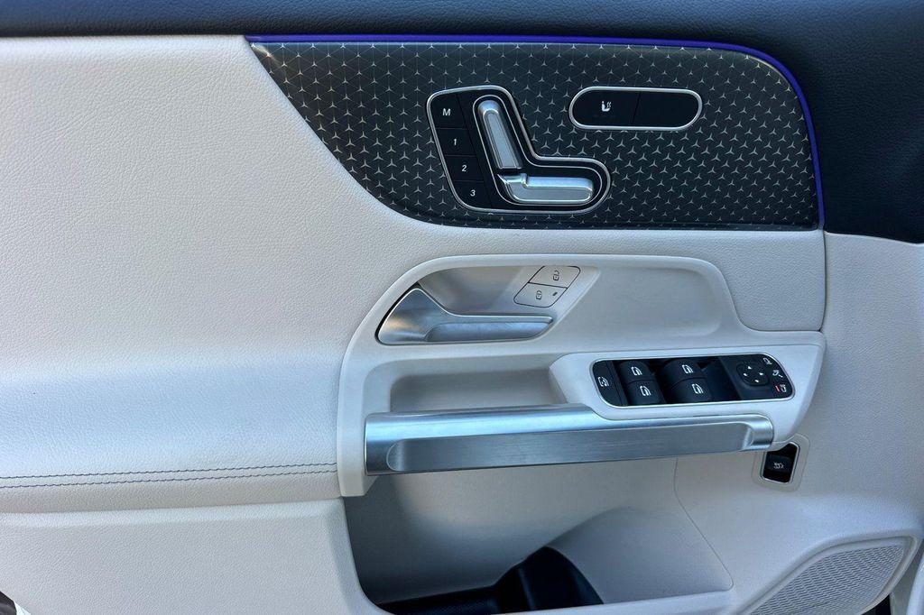 new 2025 Mercedes-Benz GLB 250 car, priced at $41,016