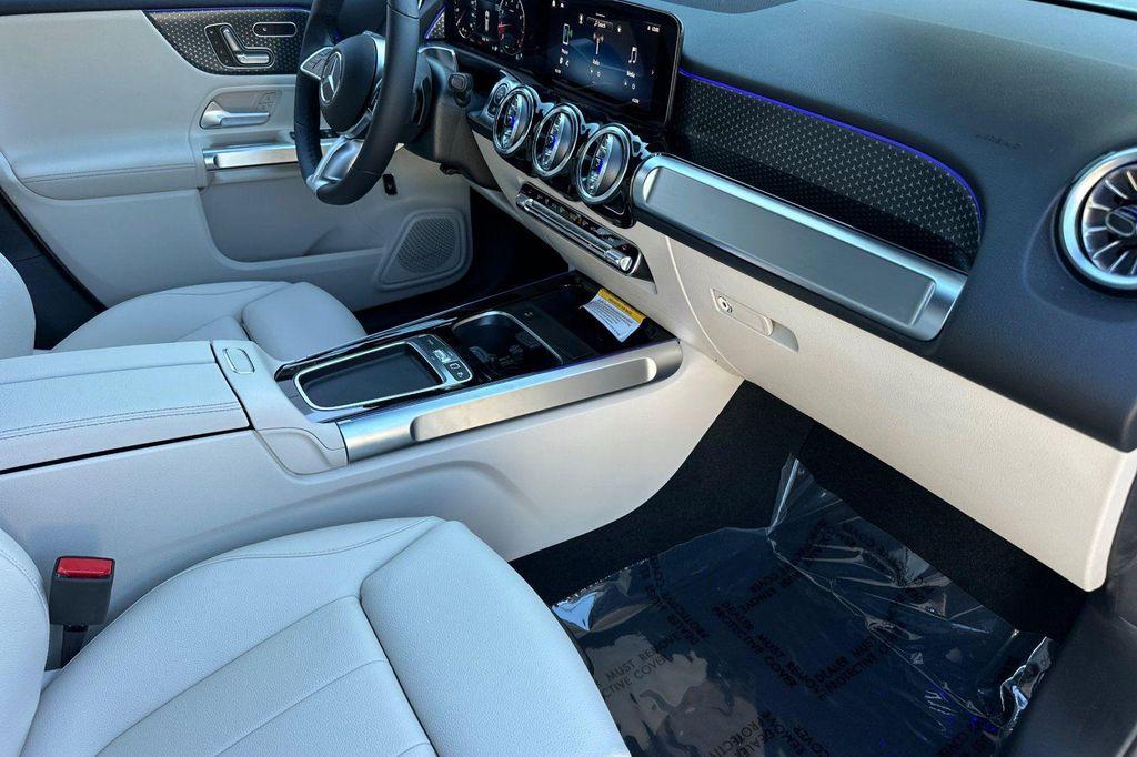 new 2025 Mercedes-Benz GLB 250 car, priced at $41,016