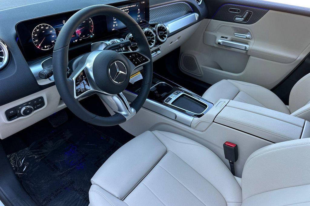 new 2025 Mercedes-Benz GLB 250 car, priced at $41,016