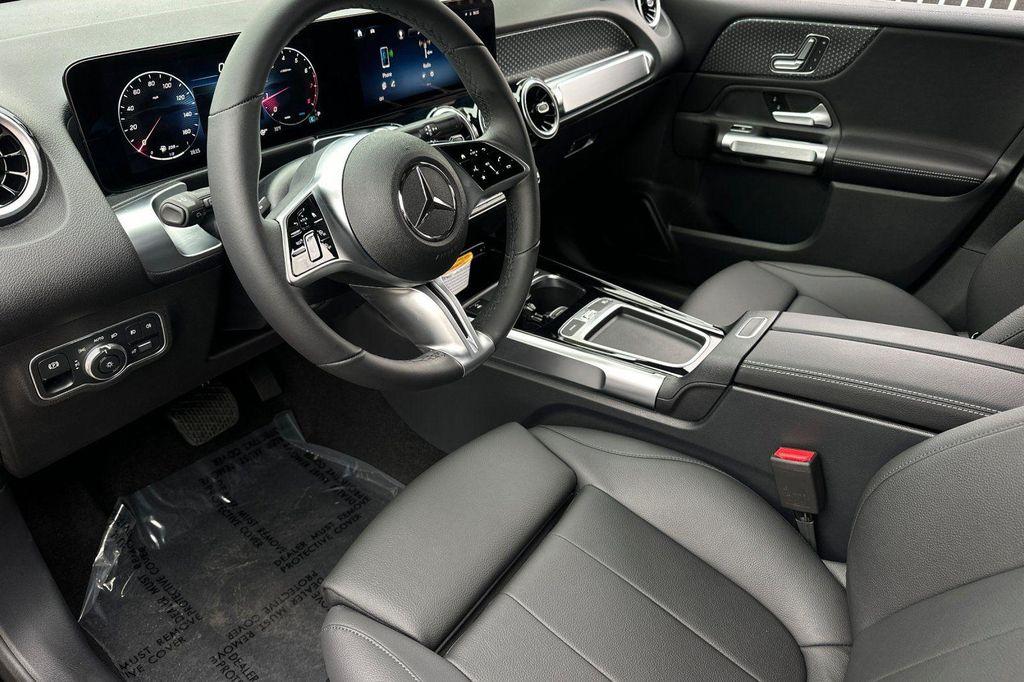 new 2025 Mercedes-Benz GLB 250 car, priced at $37,868