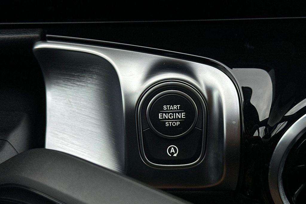 new 2025 Mercedes-Benz GLB 250 car, priced at $37,868