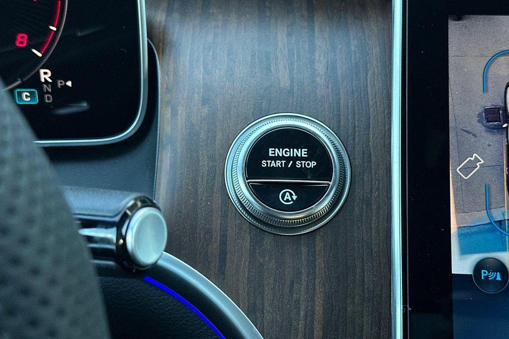 new 2026 Mercedes-Benz GLC 300 car, priced at $60,250