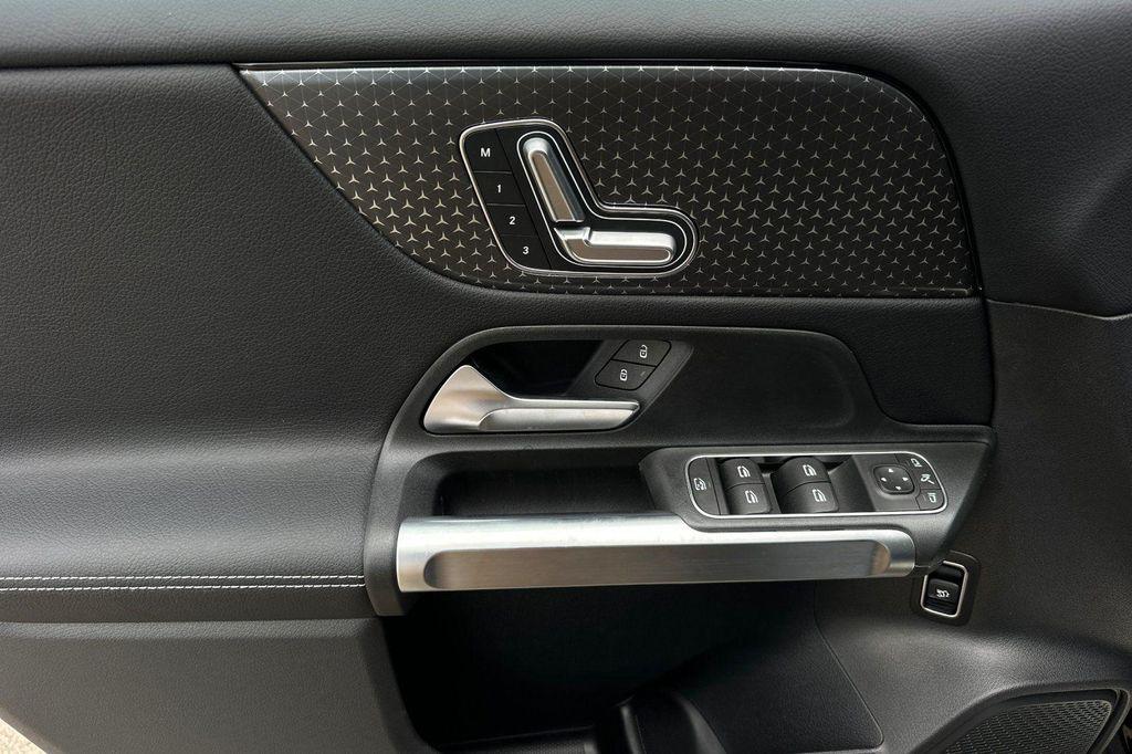 new 2025 Mercedes-Benz GLB 250 car, priced at $38,759