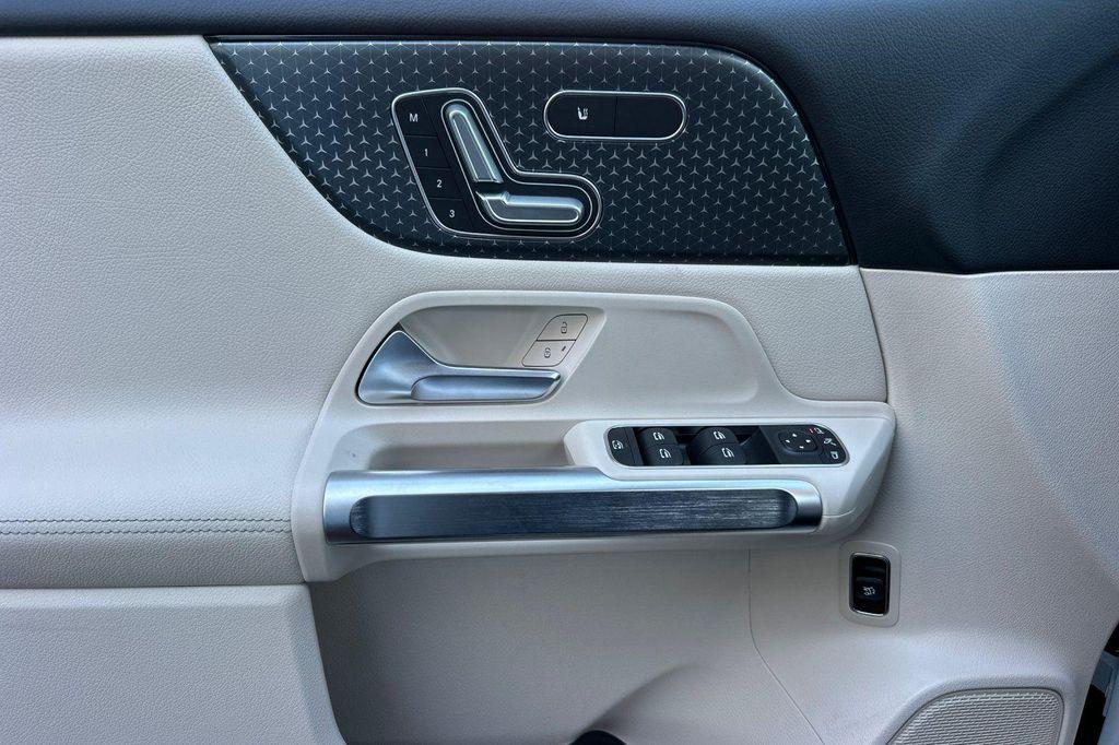 new 2026 Mercedes-Benz GLB 250 car, priced at $46,195