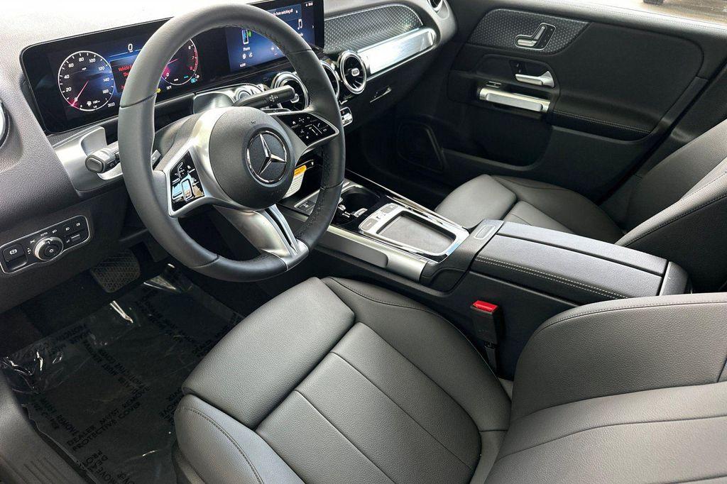 new 2025 Mercedes-Benz GLB 250 car, priced at $37,868