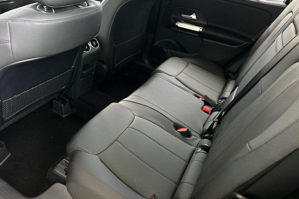 new 2025 Mercedes-Benz GLB 250 car, priced at $37,868
