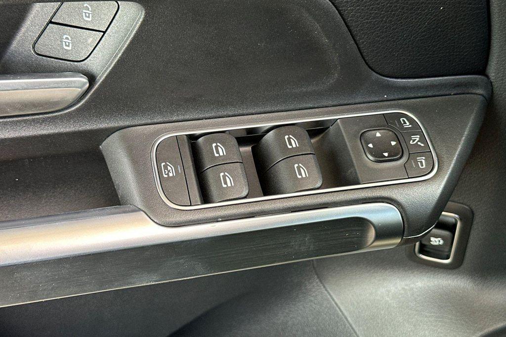 new 2025 Mercedes-Benz GLB 250 car, priced at $38,759