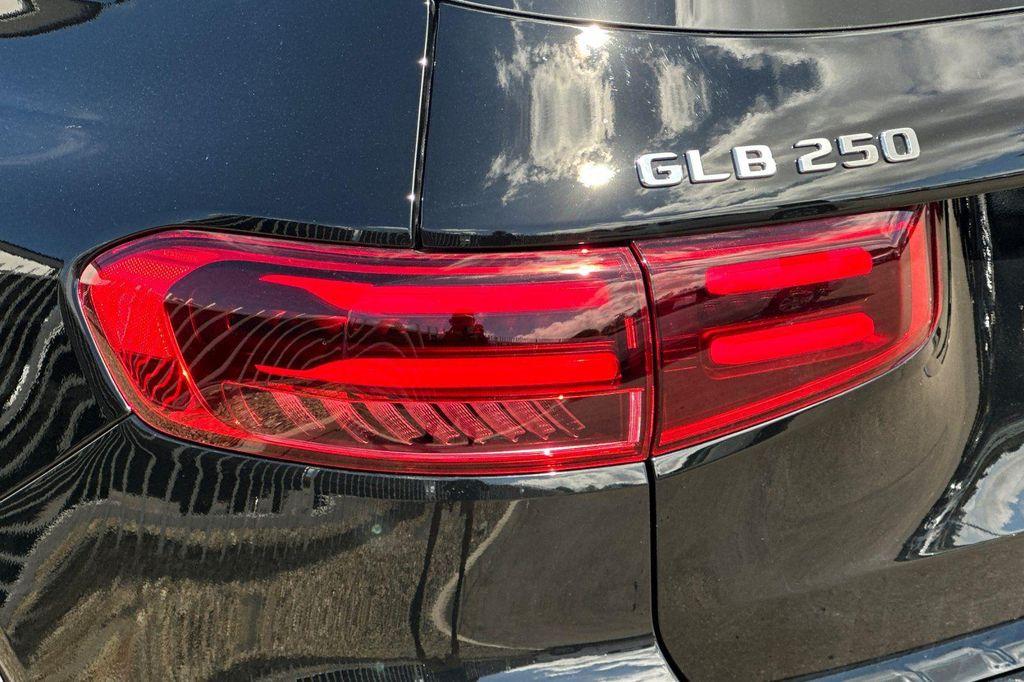 new 2025 Mercedes-Benz GLB 250 car, priced at $37,868