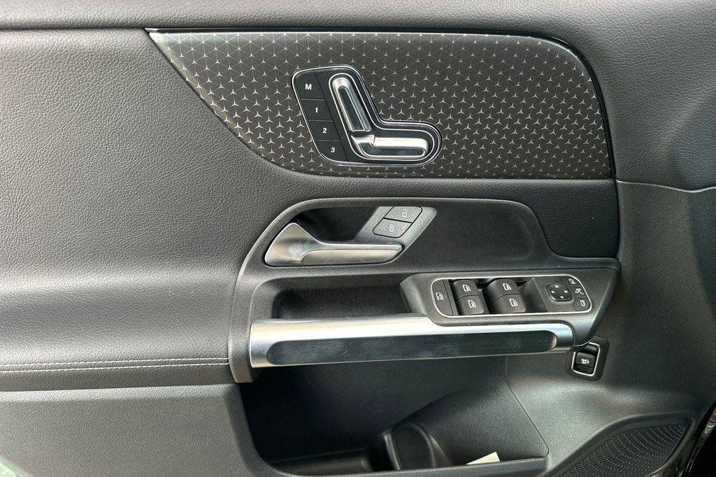 new 2025 Mercedes-Benz GLB 250 car, priced at $37,868