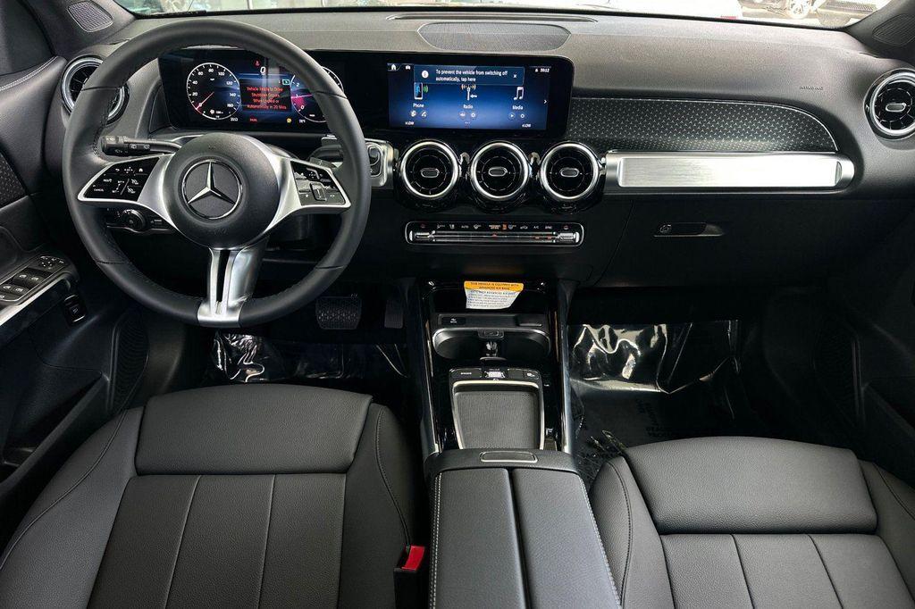new 2025 Mercedes-Benz GLB 250 car, priced at $37,868