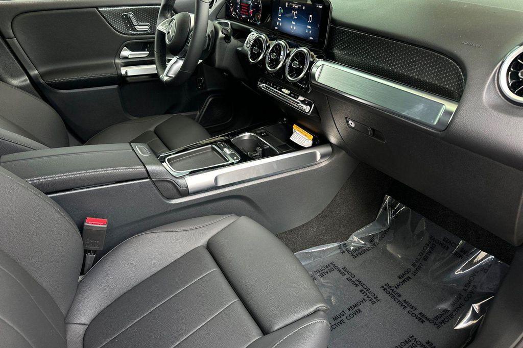 new 2025 Mercedes-Benz GLB 250 car, priced at $37,868