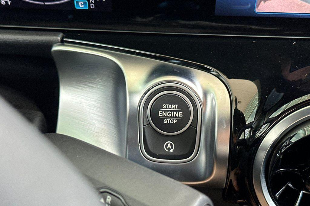 new 2025 Mercedes-Benz GLB 250 car, priced at $37,868