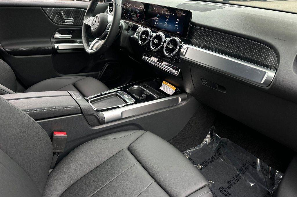 new 2025 Mercedes-Benz GLB 250 car, priced at $37,868