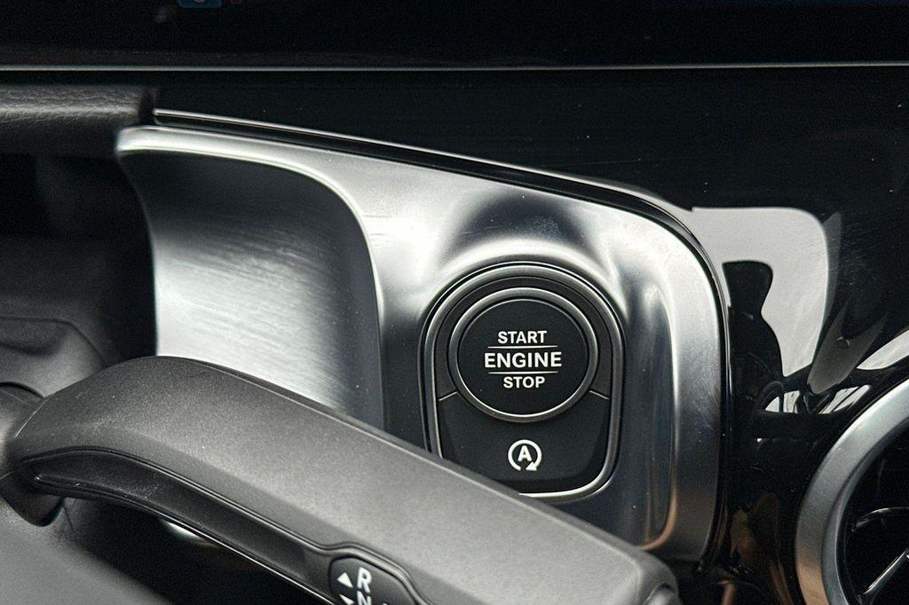 new 2025 Mercedes-Benz GLB 250 car, priced at $37,868