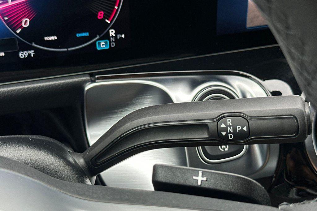 new 2025 Mercedes-Benz GLB 250 car, priced at $37,868