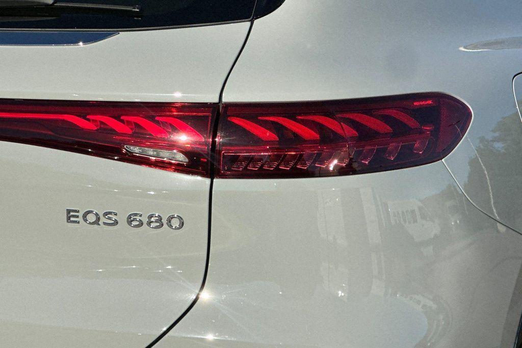 new 2025 Mercedes-Benz Maybach EQS 680 car, priced at $205,350