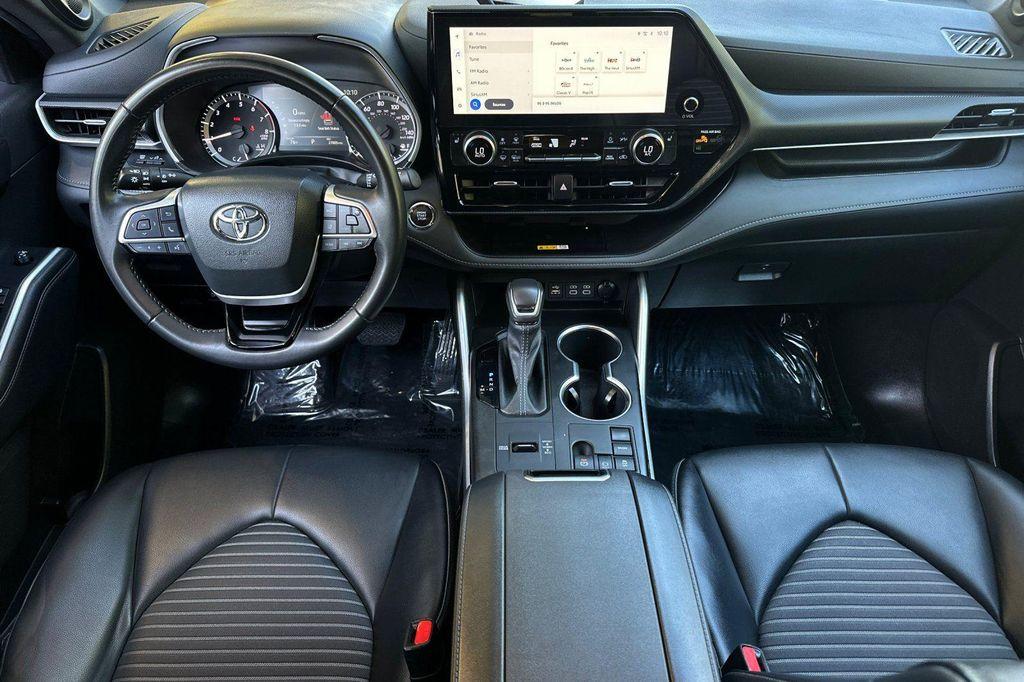used 2023 Toyota Highlander car, priced at $39,000