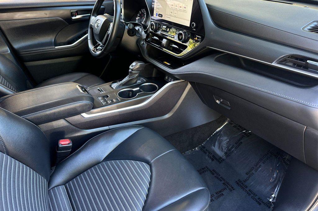 used 2023 Toyota Highlander car, priced at $39,000