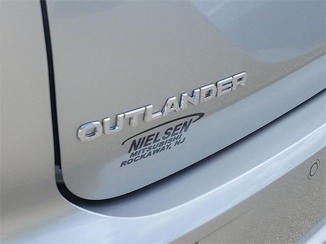 new 2024 Mitsubishi Outlander car, priced at $39,360