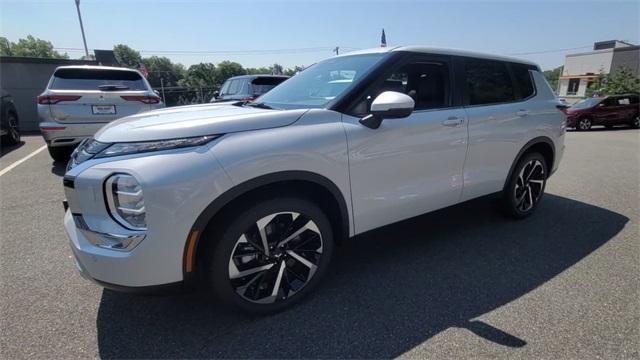 new 2024 Mitsubishi Outlander car, priced at $36,355