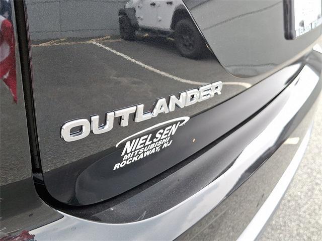 new 2025 Mitsubishi Outlander car, priced at $43,545