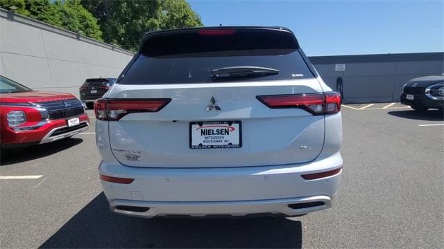 new 2024 Mitsubishi Outlander car, priced at $43,140