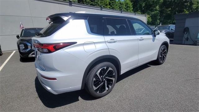 new 2024 Mitsubishi Outlander car, priced at $43,140