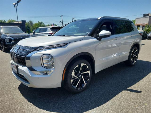 new 2024 Mitsubishi Outlander car, priced at $43,140