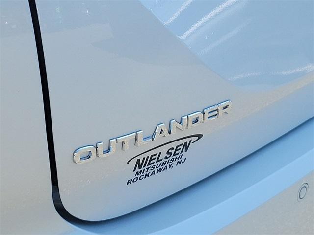 new 2024 Mitsubishi Outlander car, priced at $43,140