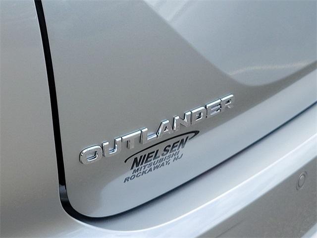 new 2024 Mitsubishi Outlander car, priced at $38,025