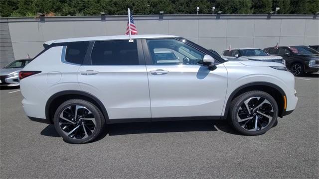 new 2024 Mitsubishi Outlander car, priced at $36,165