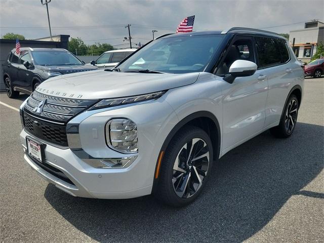 new 2024 Mitsubishi Outlander car, priced at $42,865