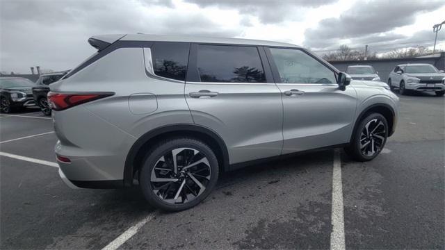 new 2024 Mitsubishi Outlander car, priced at $37,815