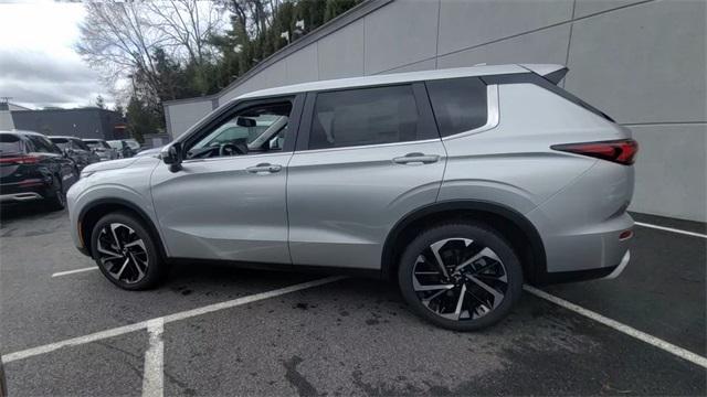 new 2024 Mitsubishi Outlander car, priced at $37,815