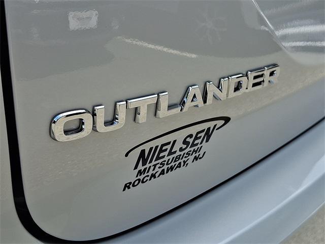 new 2025 Mitsubishi Outlander car, priced at $46,945