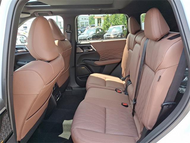 new 2025 Mitsubishi Outlander car, priced at $46,945