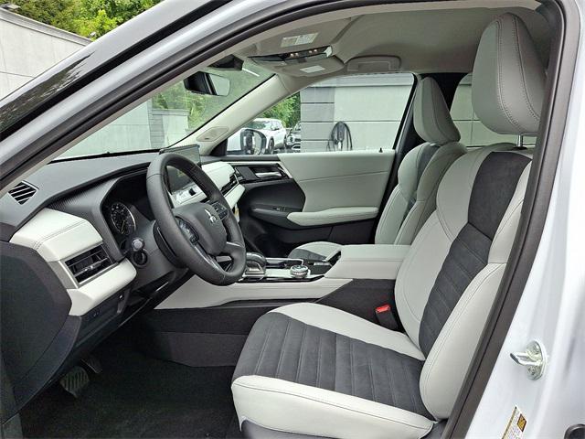 new 2025 Mitsubishi Outlander car, priced at $37,985