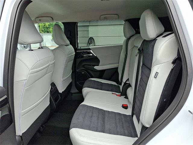 new 2025 Mitsubishi Outlander car, priced at $37,985
