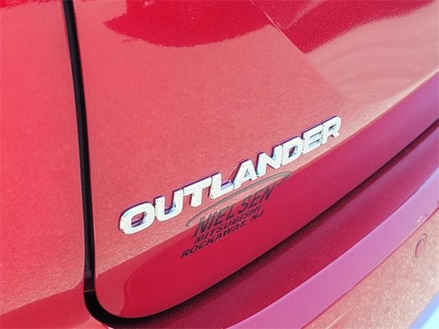 new 2024 Mitsubishi Outlander car, priced at $36,460