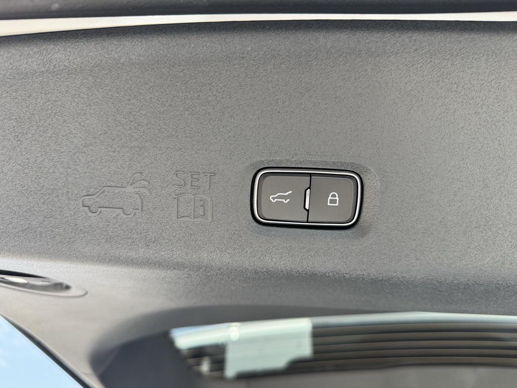 new 2025 Ford Expedition car, priced at $84,040
