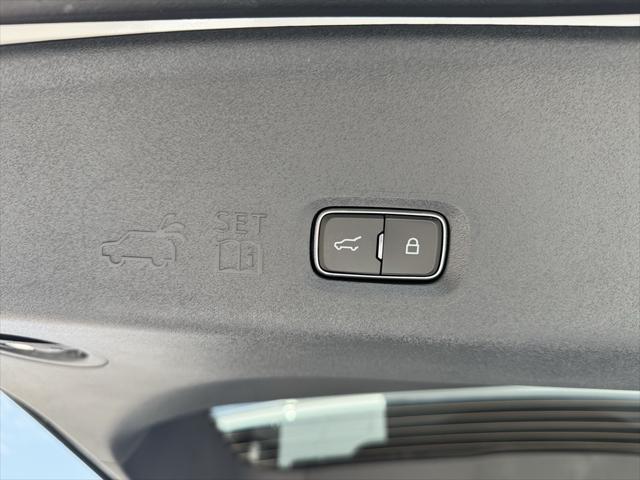 new 2025 Ford Expedition car, priced at $84,040