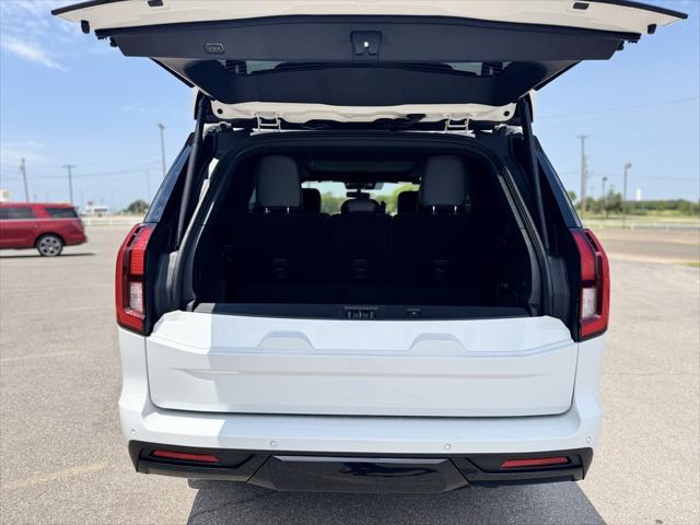 new 2025 Ford Expedition car, priced at $84,040