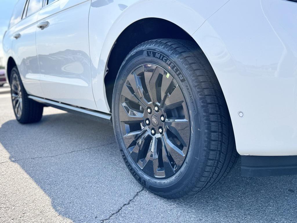 new 2025 Ford Expedition car, priced at $80,000