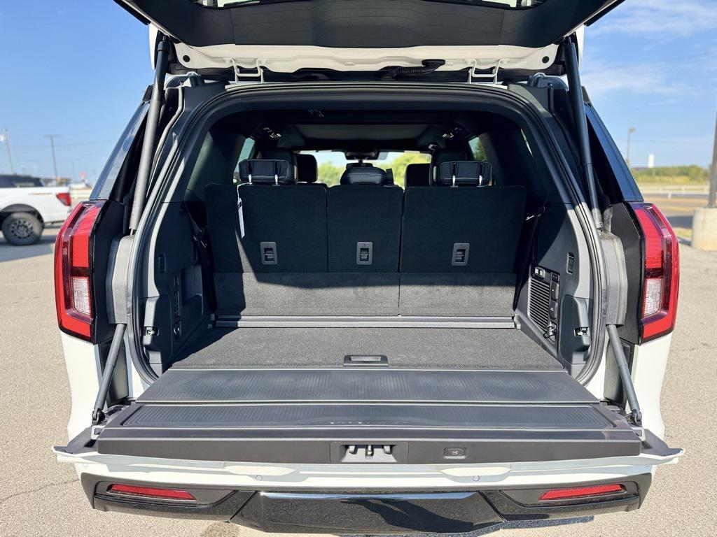 new 2025 Ford Expedition car, priced at $80,000