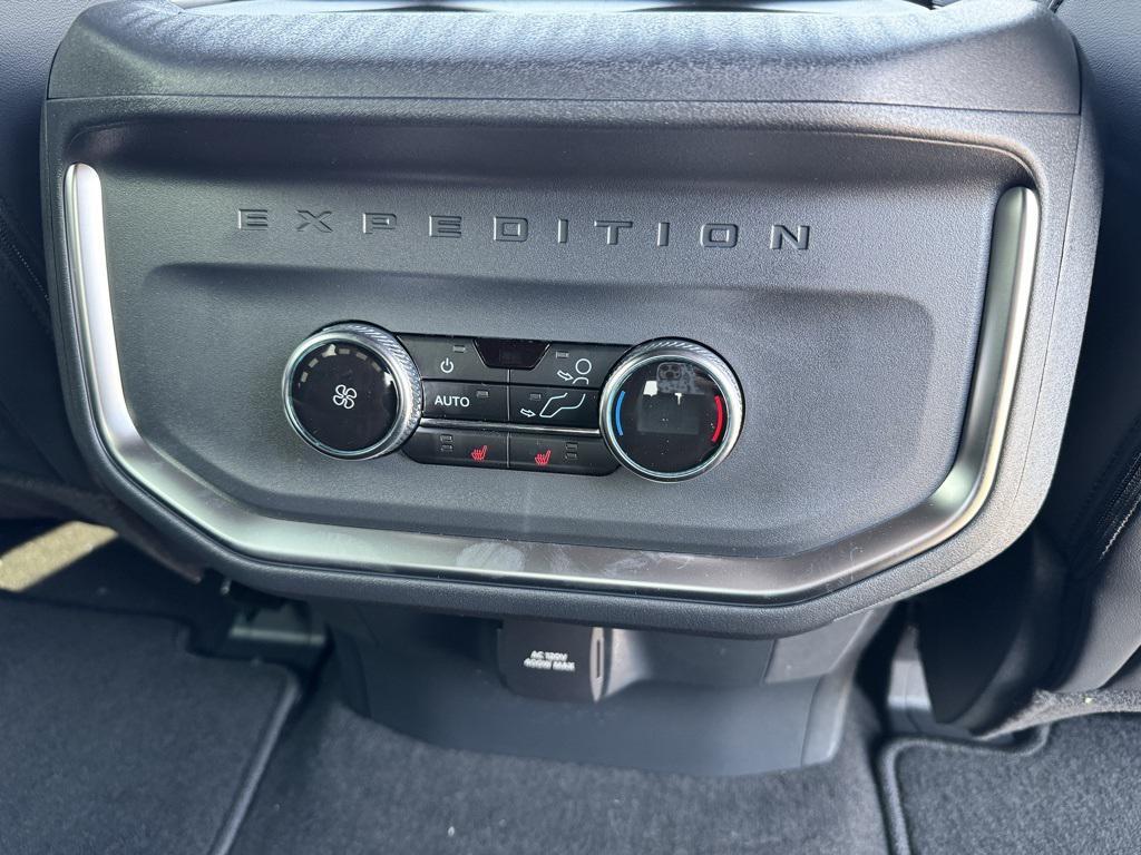 new 2025 Ford Expedition car, priced at $80,000